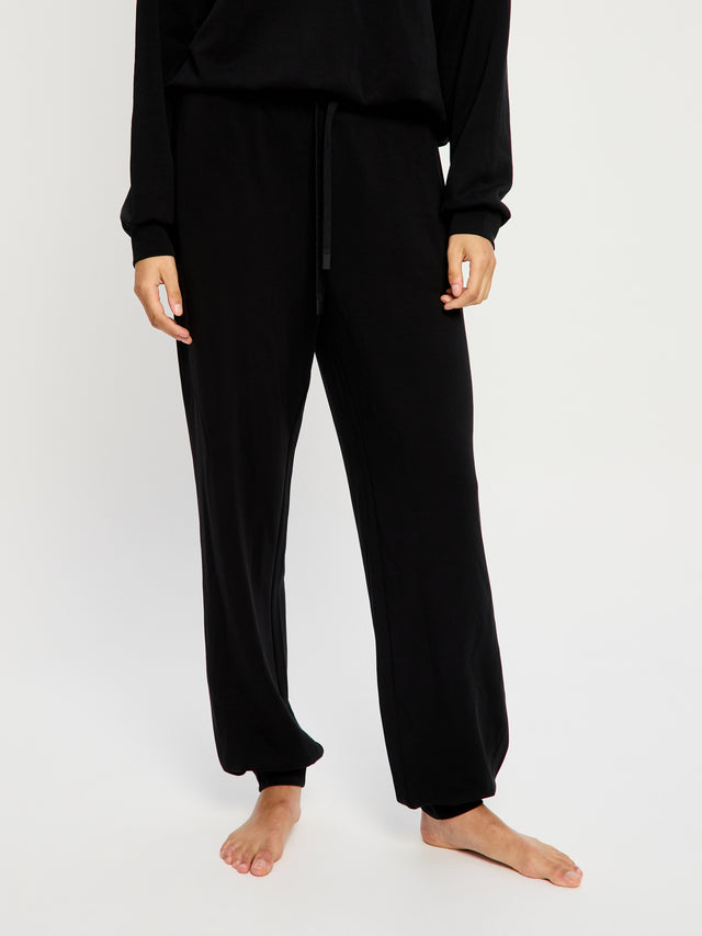 Classic Cut Jogger Black