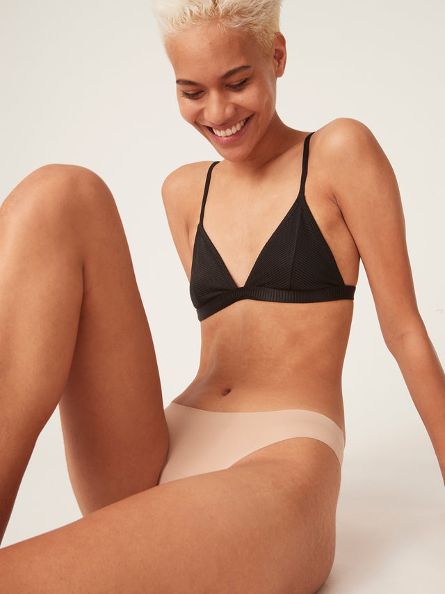 Seamfree Thong Light Cashew