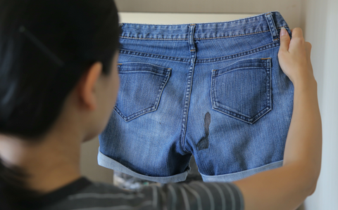 How to get online period stains out